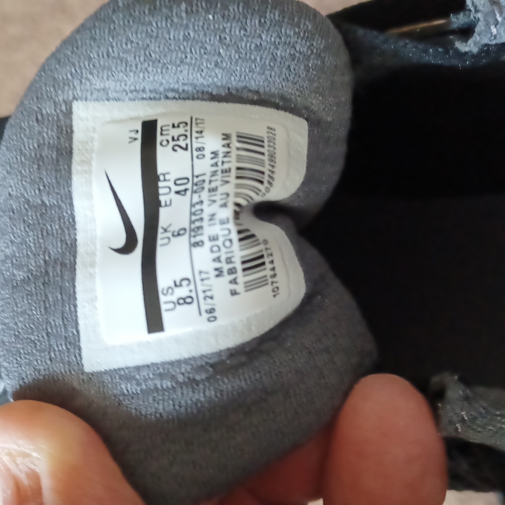 Shoes - Picture 3 of 7